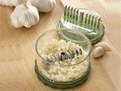 KanguruMarkt® Pratik Sarımsak Ezme Doğrama Rendeleme  Öğütme Aleti Aparatı