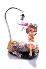 KanguruMarkt® Kaya Üzerine Oturan Kız Biblo