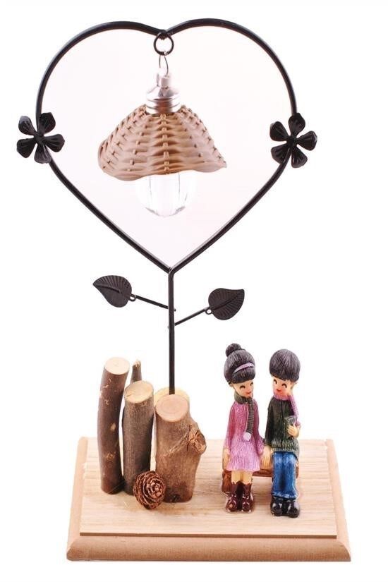 Bankta Oturan Romantik Çift Temalı Büyük Boy Masa Lambası