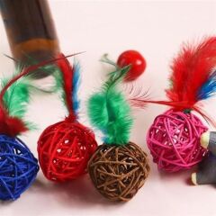 KanguruMarkt® 2li Rattan Renkli Peluş Tüy Kedi Köpek Oyuncak Yakalama Çiğneme Çıngıraklı Top Oyuncağı