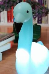 KanguruMarkt® Dekoratif Işık Altında Renk Değiştiren pilli Kuğu Gece Lambası